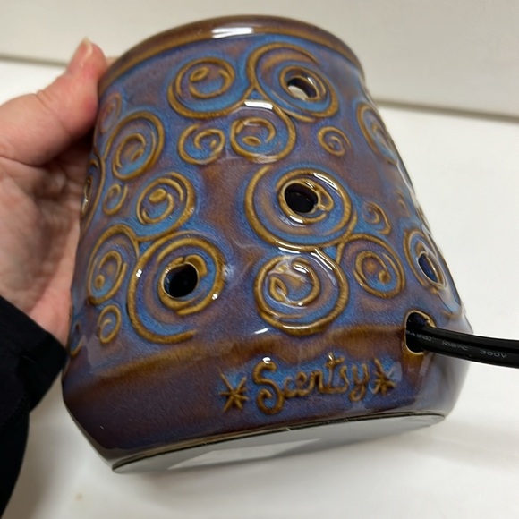 Scentsy Full Size Warmer - Picture 8 of 14